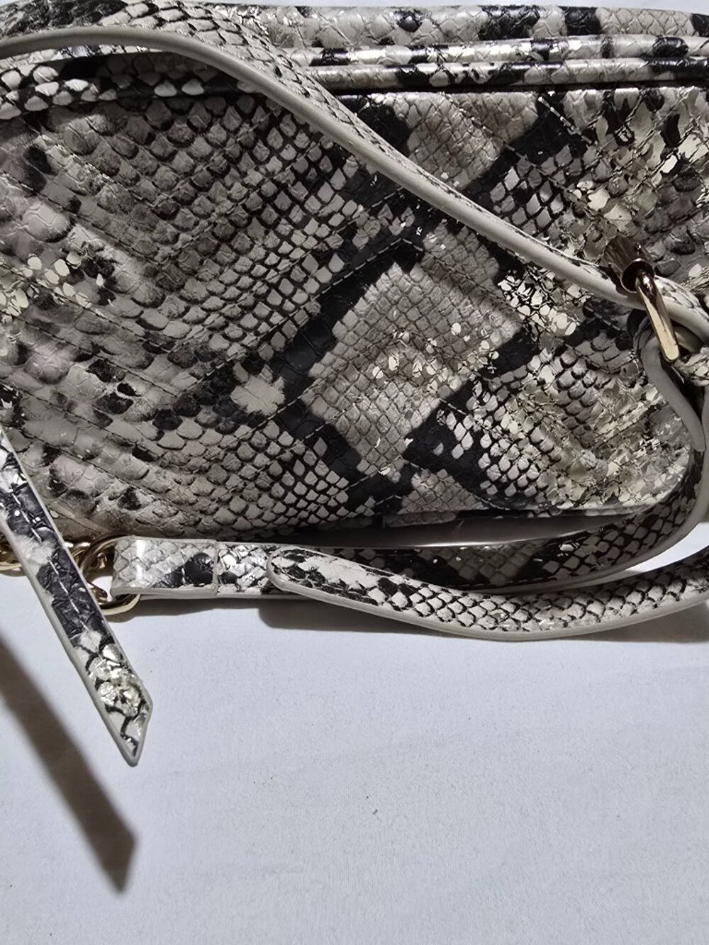 Caroline Hill Faux Snakeskin Camera Bag Crossbody Purse Python Print Gold Chain
